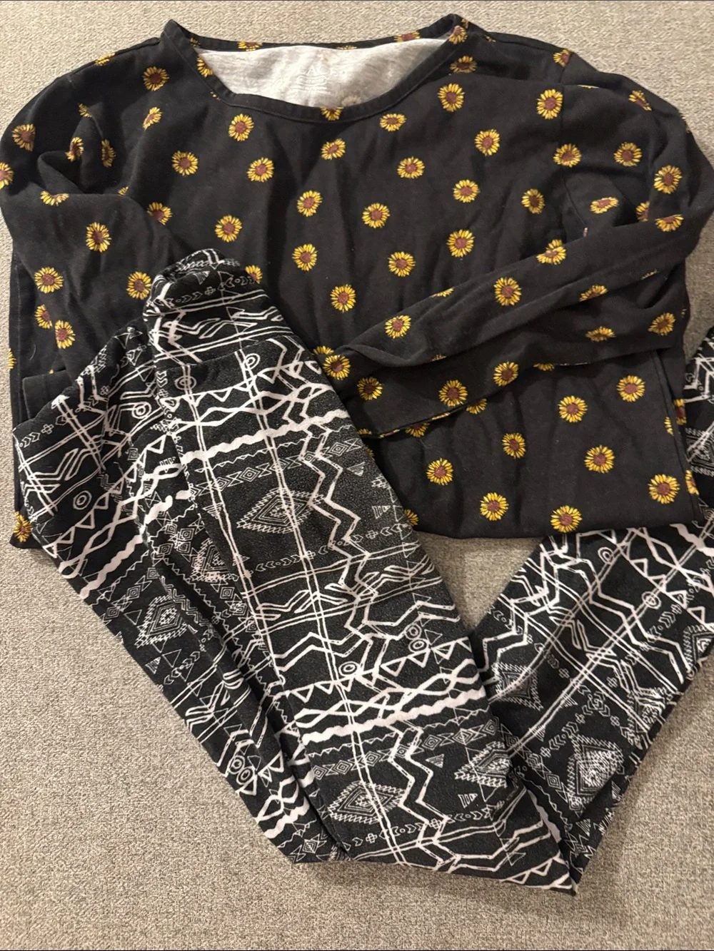 5/$15- Girl’s outfit bundle size XL